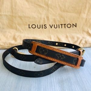 Louis Vuitton crossbody monogram strap pochette